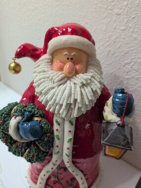 Vintage Santa Claus Figurine Holding Lantern & Wreath Christmas Decoration Resin